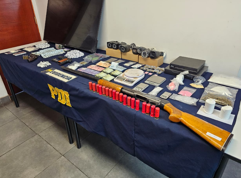 Operativo policial en Talagante deja nueve detenidos y amplio decomiso de drogas, armas y equipos tecnológicos