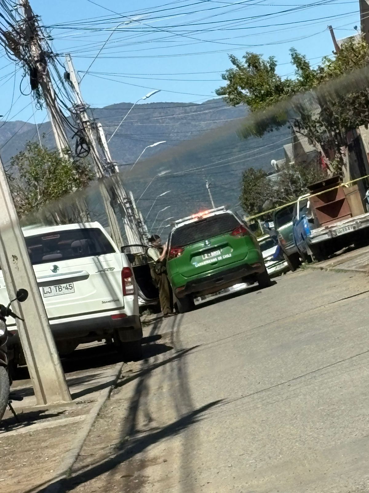 Investigan hallazgo de cuerpo bajo una camioneta en Altos de Cantillana