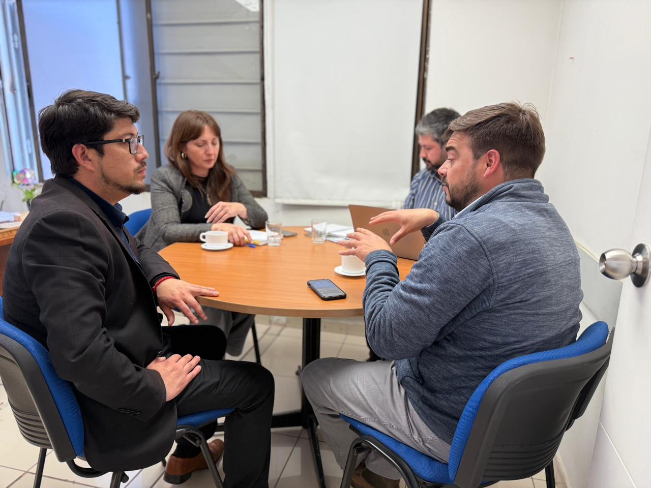 Delegado Alarcón y Vialidad establecen coordinación para avanzar en infraestructura y seguridad vial en Melipilla