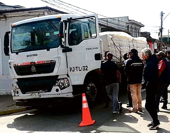 Camión sin frenos provocó múltiples daños en el centro de Cartagena