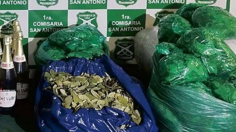 Detienen a ciudadana boliviana en San Antonio por tráfico de hojas de coca y venta ilegal de alcohol