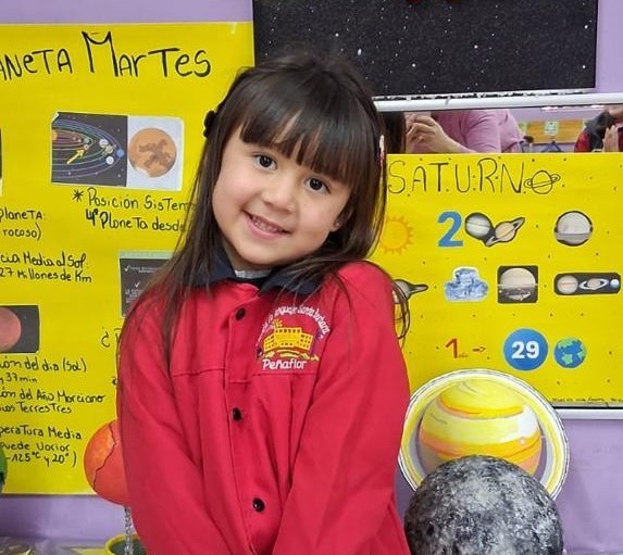 Niña de Peñaflor viajará al Centro Espacial Nacional de Inglaterra tras ganar concurso de la Fundación Educacional Oportunidad