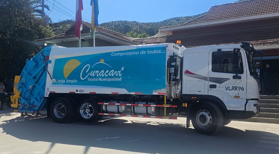Curacaví refuerza su flota de aseo con moderno camión recolector