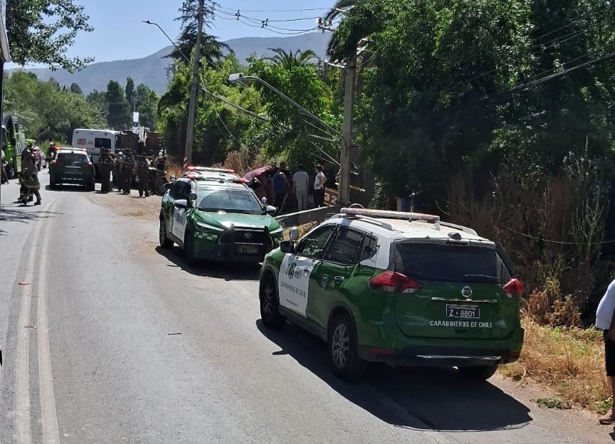 Talagante: intento de robo termina en volcamiento y detención de tres menores. En otro hecho, delincuentes robaron auto de alta gama