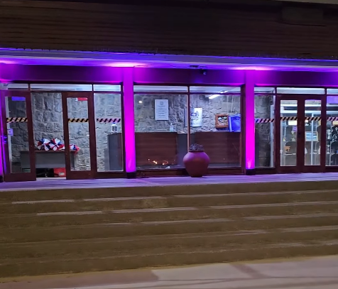 Municipalidad de Curacaví se ilumina de rosa en el marco del Mes de la Prevención del Cáncer de Mama