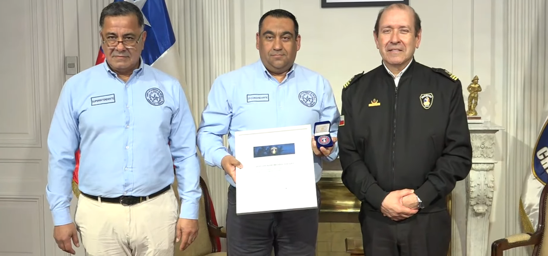 Segundo Comandante del Cuerpo de Bomberos de Melipilla, Luis Mondaca, recibe condecoración tras heroico rescate