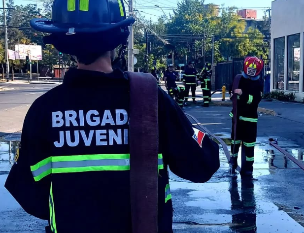 Isla de Maipo recibe a jóvenes brigadistas en encuentro nacional de bomberos que se realiza este fin de semana