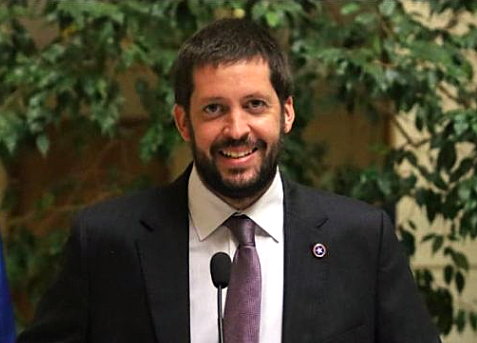 Diputado por las provincias de Melipilla, Talagante y Del Maipo, Juan Irarrázaval, valora nuevos liderazgos y reconoce el desgaste de la política tradicional