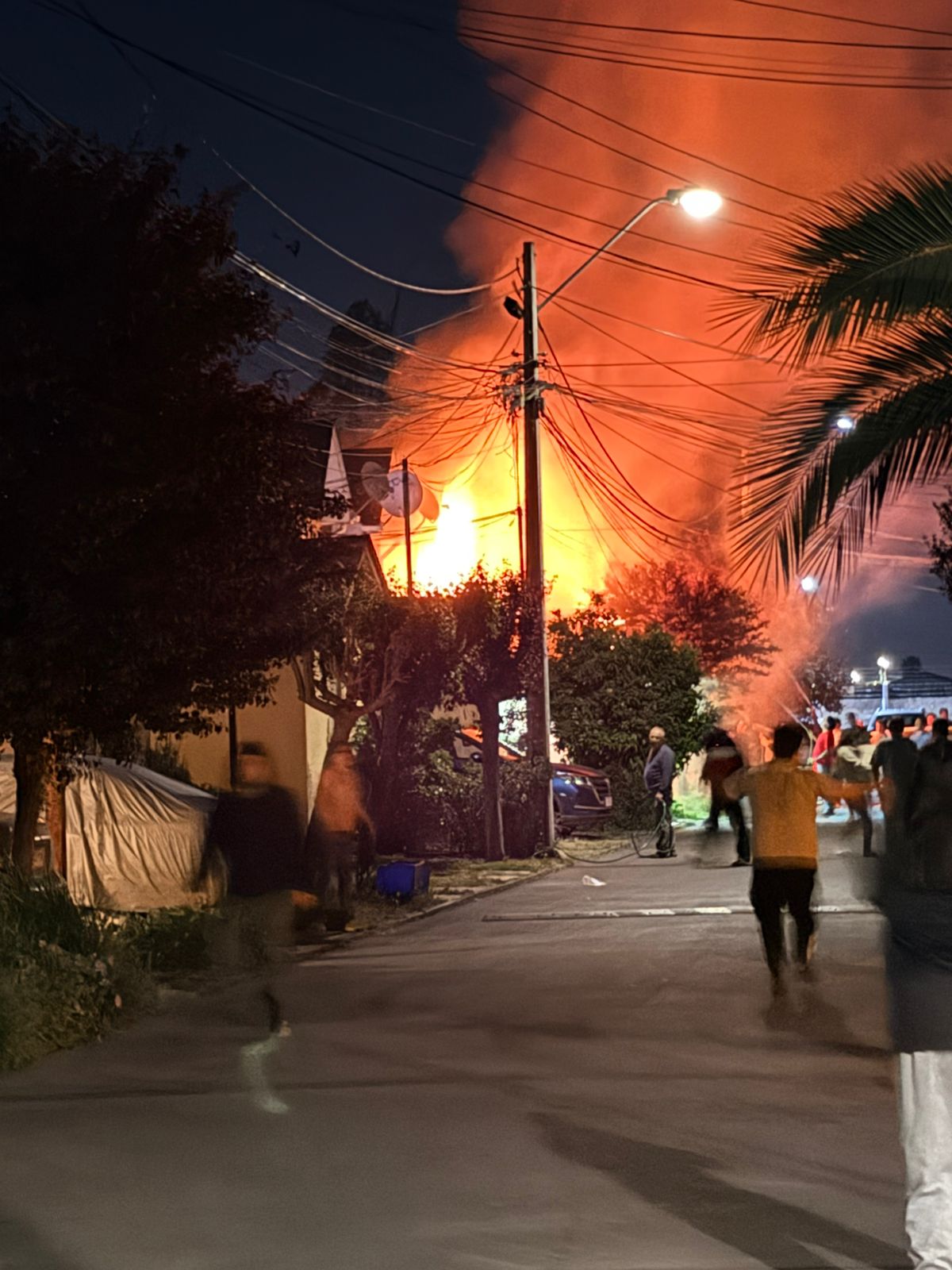 Incendio consumió una vivienda y dejó otra con daños parciales en Talagante