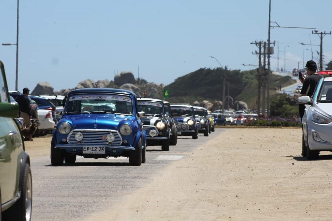 Melipilla recibe el rugido clásico: comenzó el VI Encuentro nacional de vehículos MINI