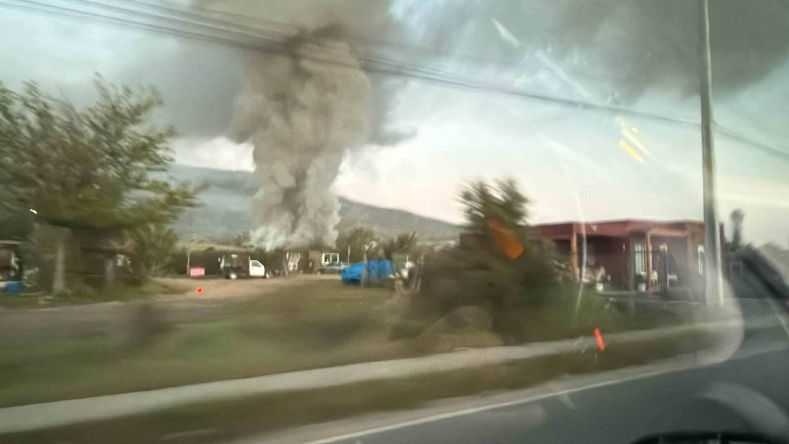 Voraz incendio destruye vivienda en sector Camino La Mina de San Pedro