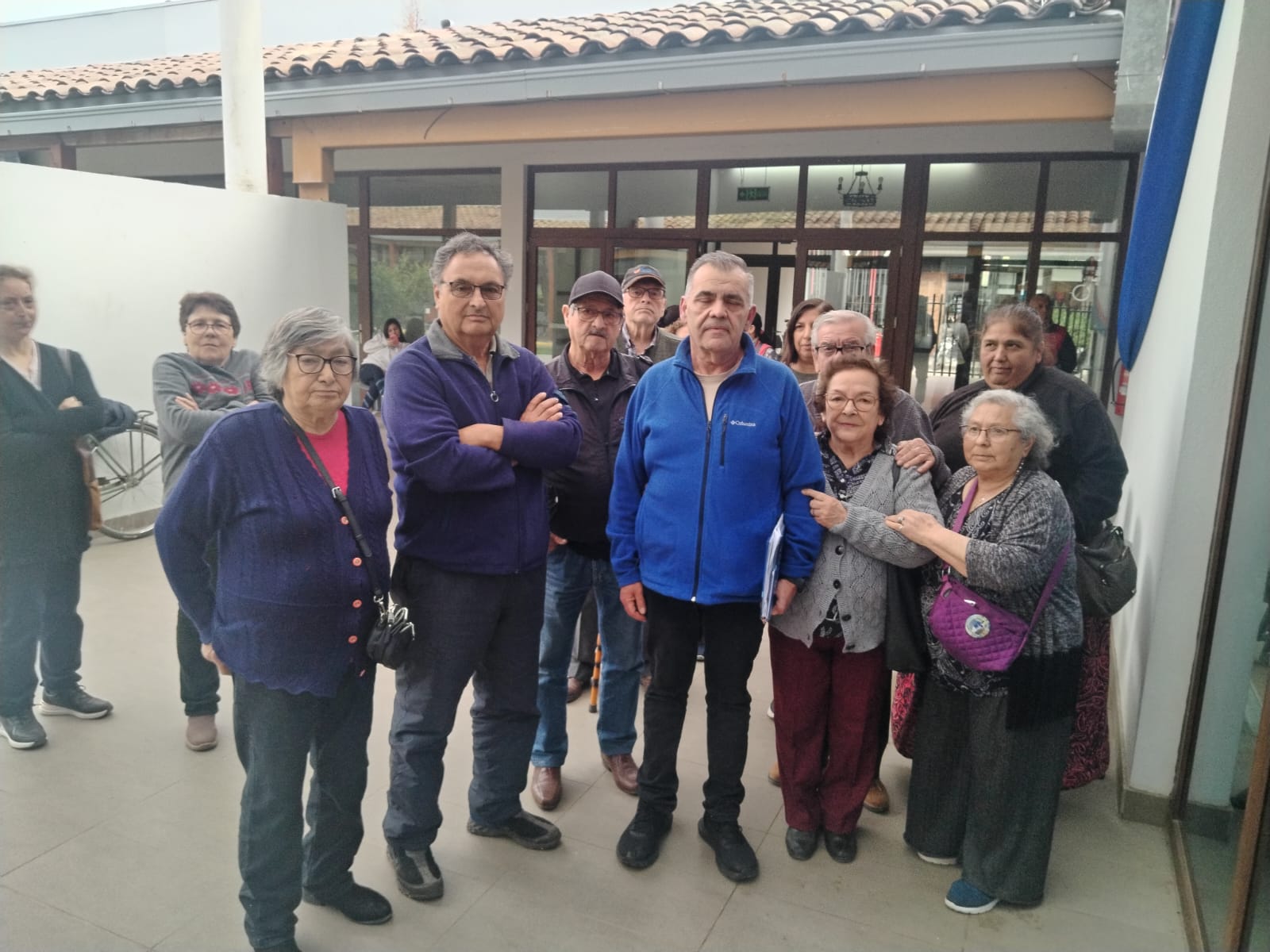 Vecinos rechazan aprobación de nueva patente de alcoholes en las cercanías del cementerio municipal