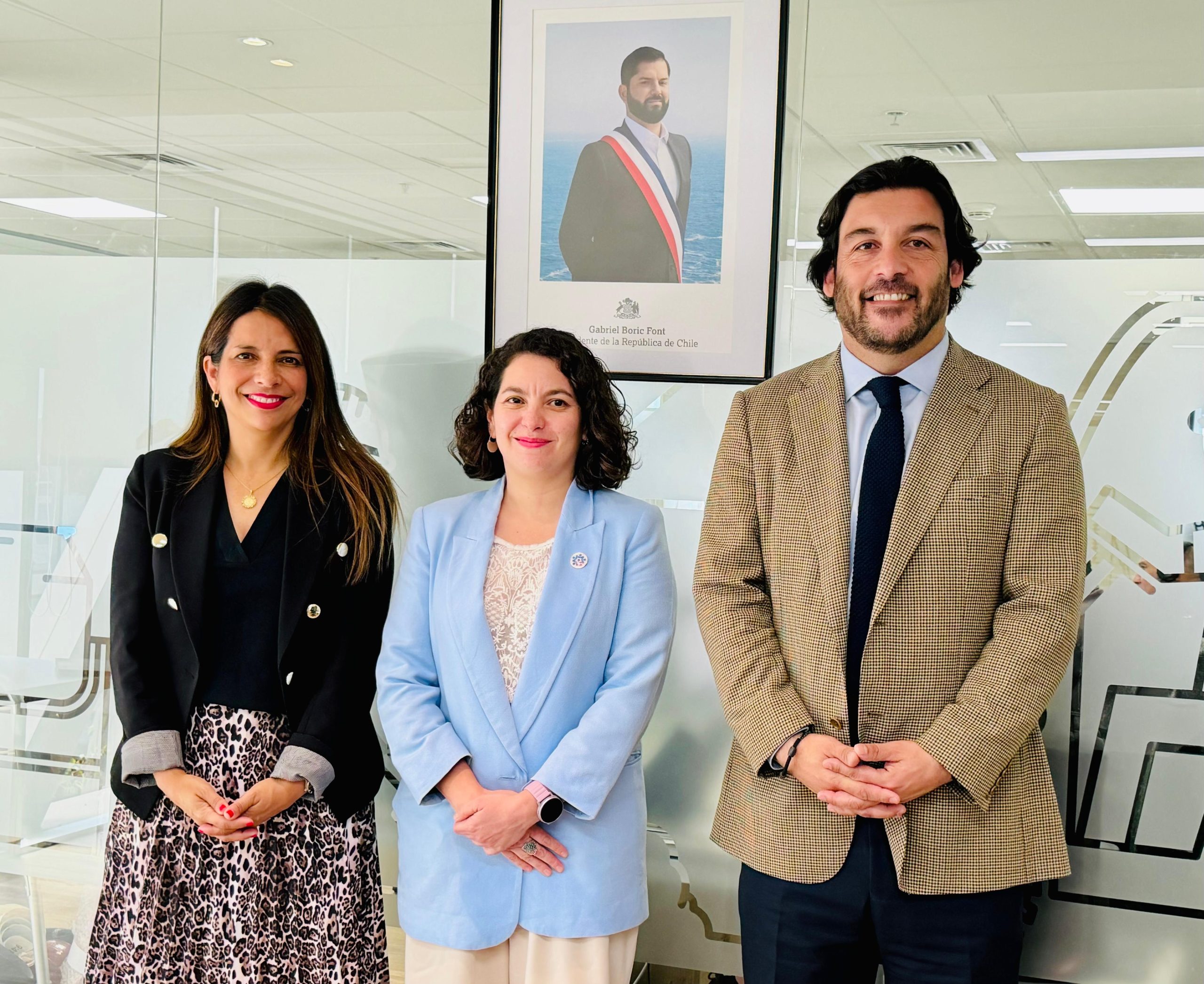 Alcaldesa Gárate y diputado Leiva se reúnen con la ministra del MIDESO en el marco del proyecto estadio Roberto Bravo Santibáñez 