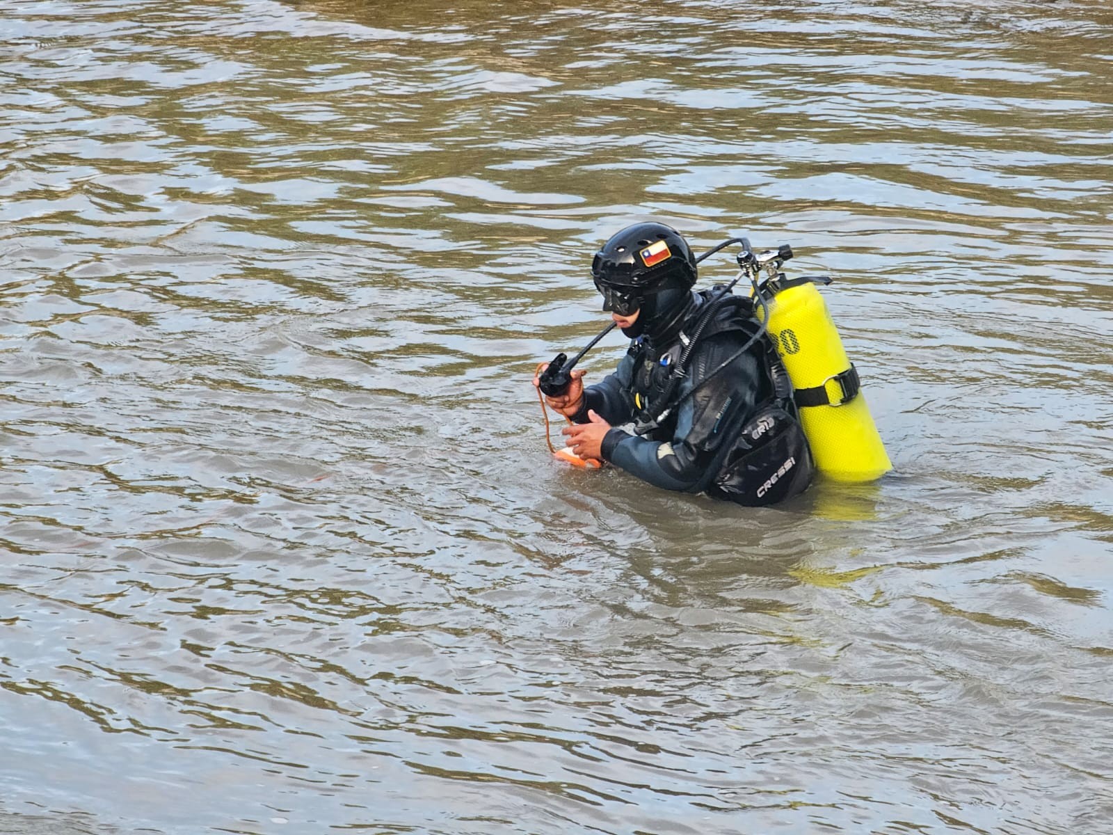Operativo de rescate en Isla de Maipo: Equipos de emergencia trabajan para localizar a menor de edad