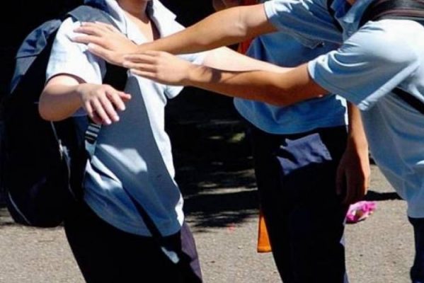 Recurrentes peleas entre escolares preocupan a vecinos de sector residencial de Talagante