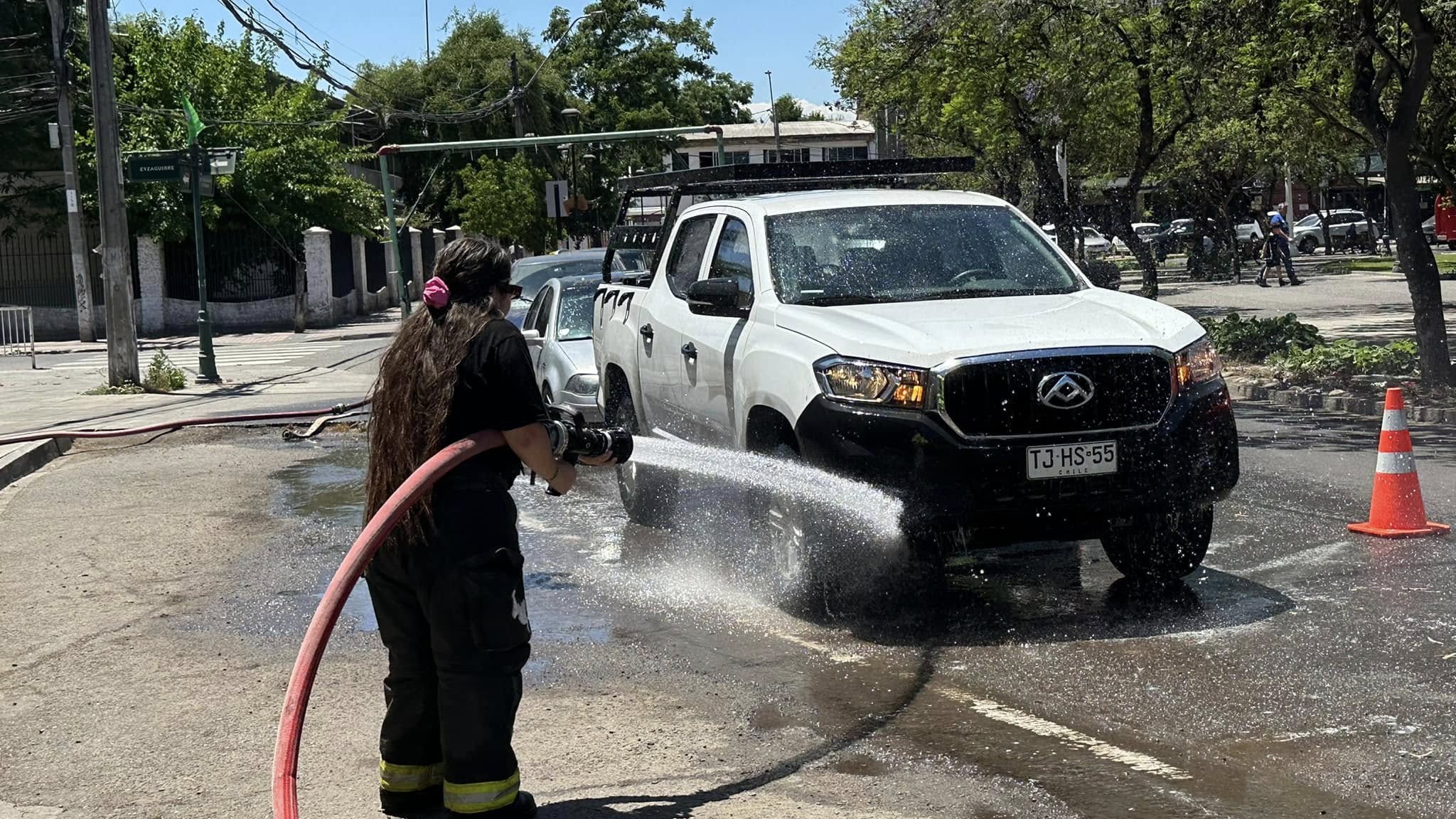 Bomberos de Talagante se movilizan por la Teletón: preparan tradicional “lavatón” solidaria