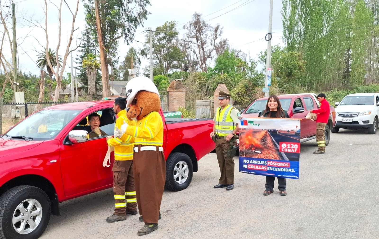 Carabineros y CONAF realizaron campaña de prevención de incendios forestales en ruta G60 de Melipilla
