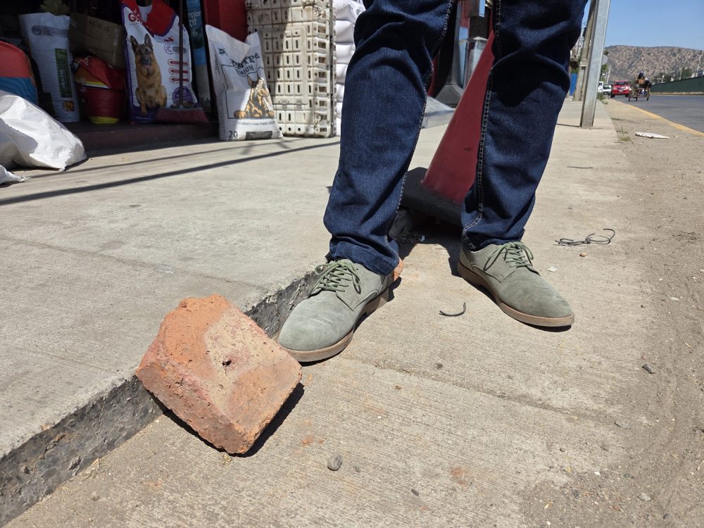 Vecino preocupado por estado de vereda