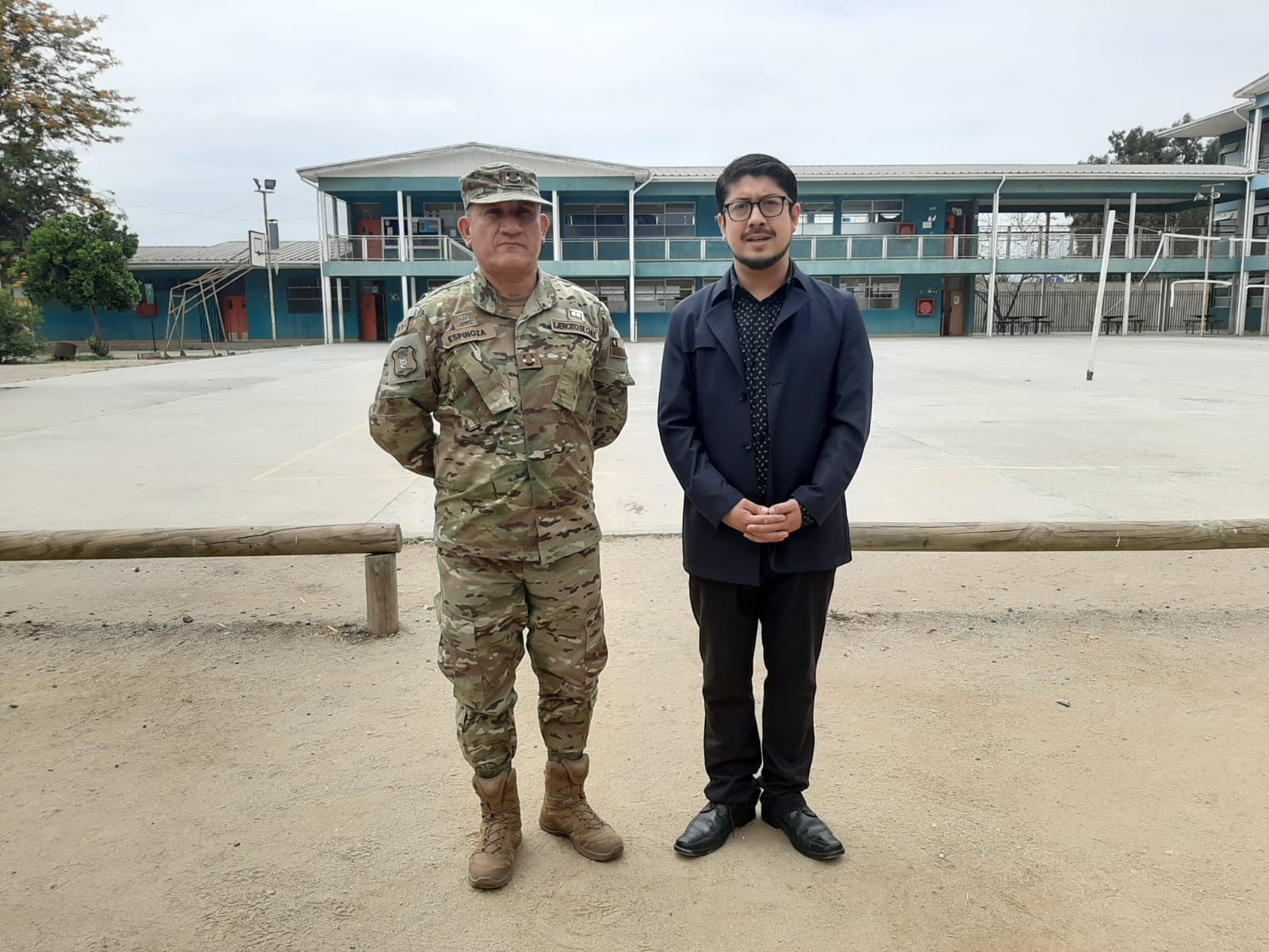 Delegado Presidencial de Melipilla y Jefe de Fuerzas inspeccionan Liceo Politécnico previo a jornada electoral
