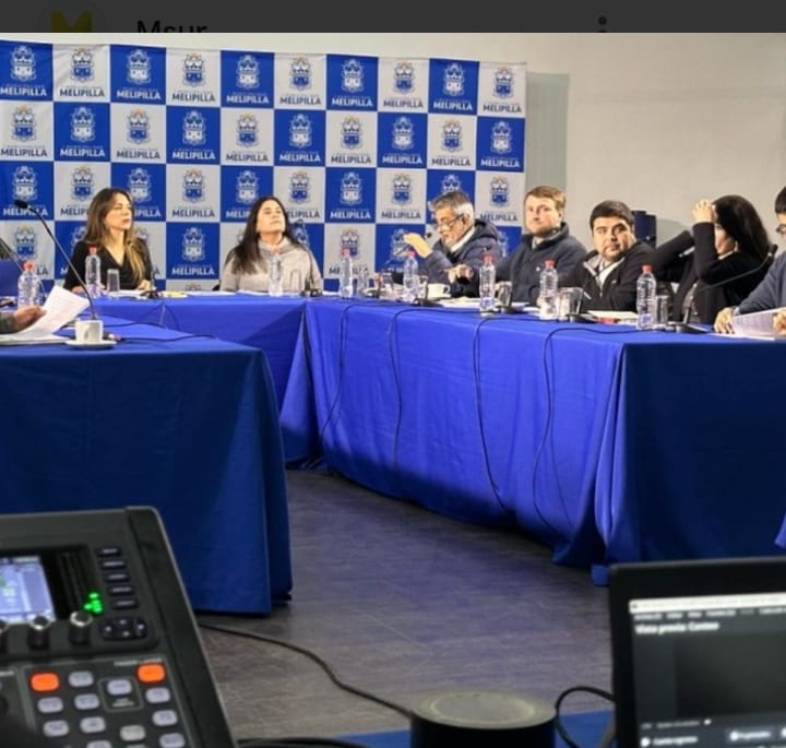 Alcaldesa Gárate y concejala Palacios enfrentan posiciones por continuidad de programas del Centro de la Mujer