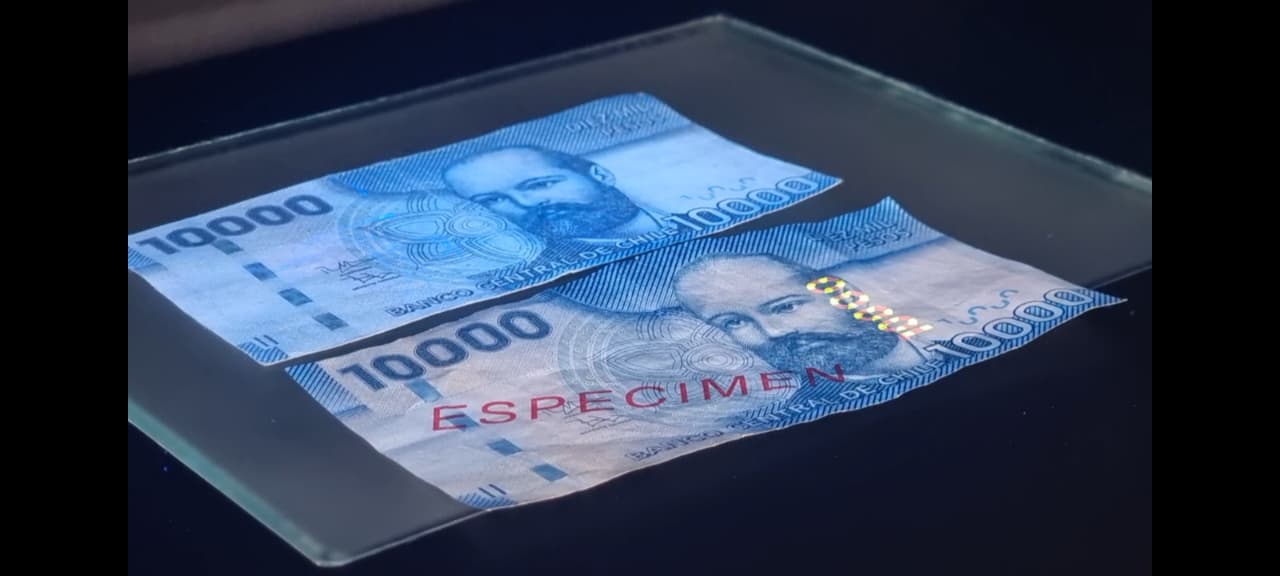 Estafas con billetes falsos: Carabineros explica cómo detectarlos y qué hacer si somos víctimas de este tipo de delitos