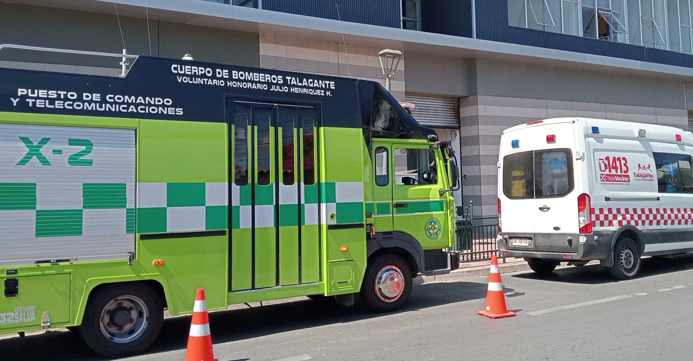 Accidente en ascensor moviliza a Bomberos en pleno centro de Talagante