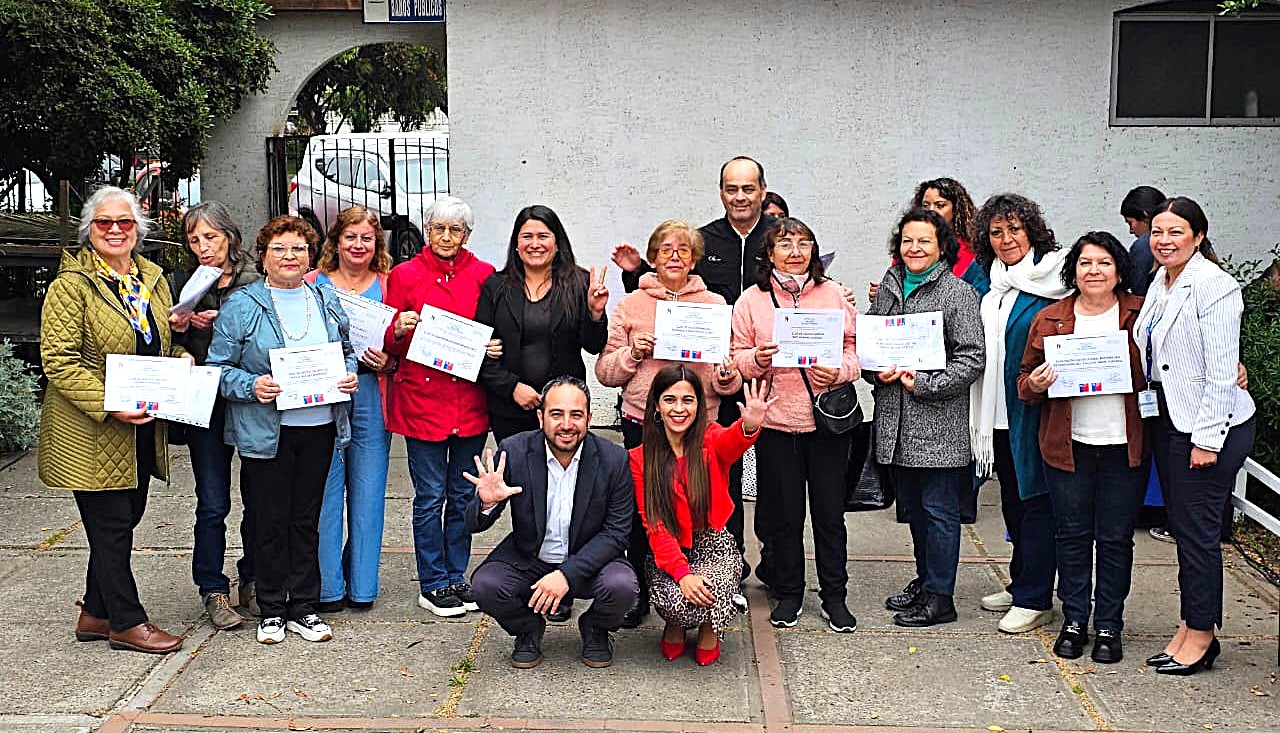 Reconocimiento a clubes de adultos mayores marcó jornada en Talagante