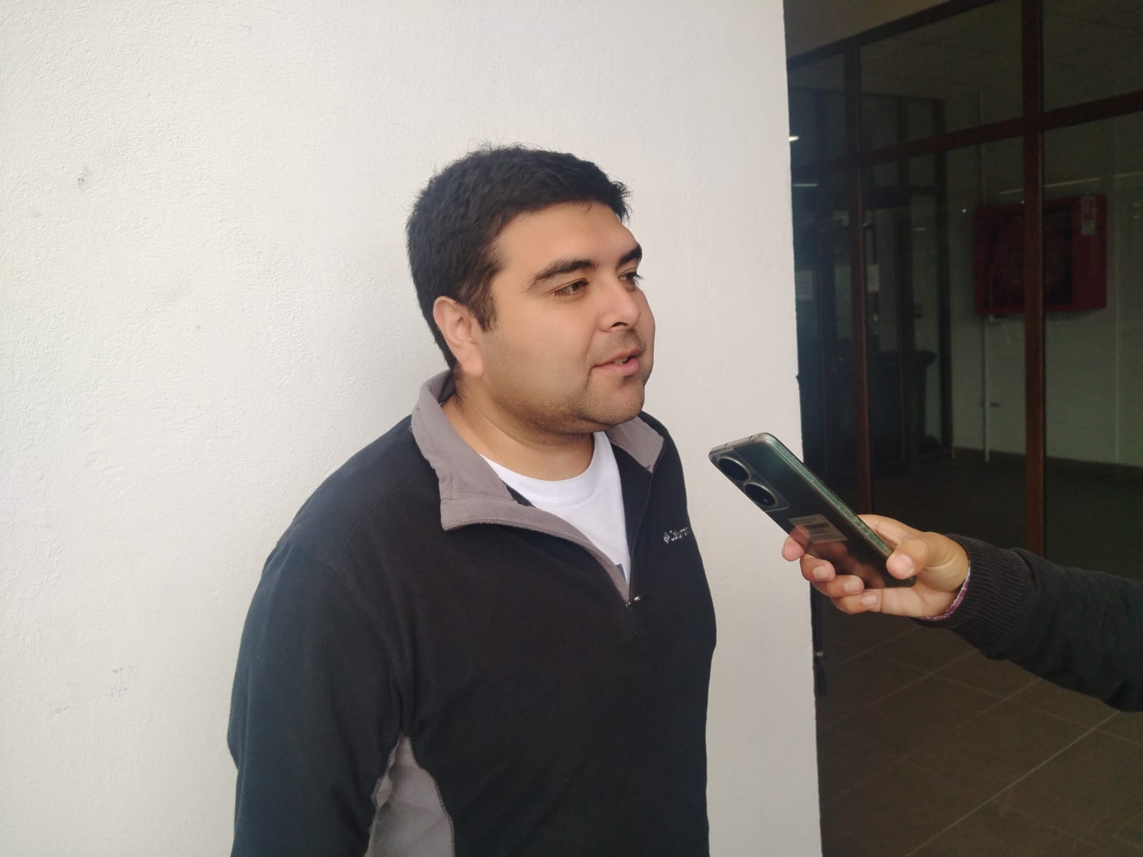 Concejal Martínez denuncia cobros excesivos en cuentas de luz y llama a vecinos a denunciar