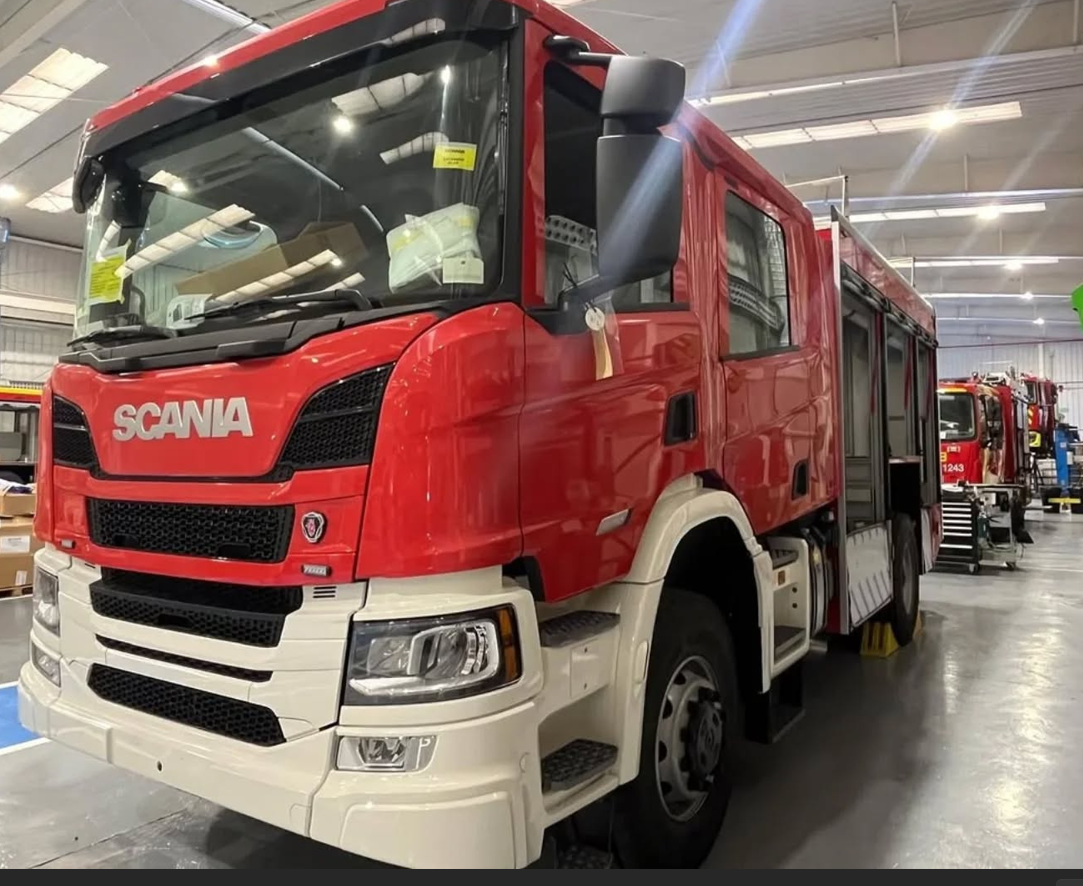 Bomberos de El Monte inspeccionan en España el nuevo carro multipropósito para la Primera Compañía