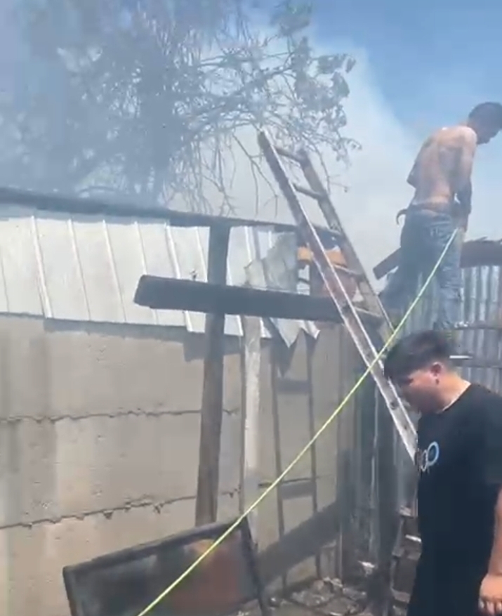 Voraz incendio destruye al menos tres viviendas y deja daños múltiples en El Monte