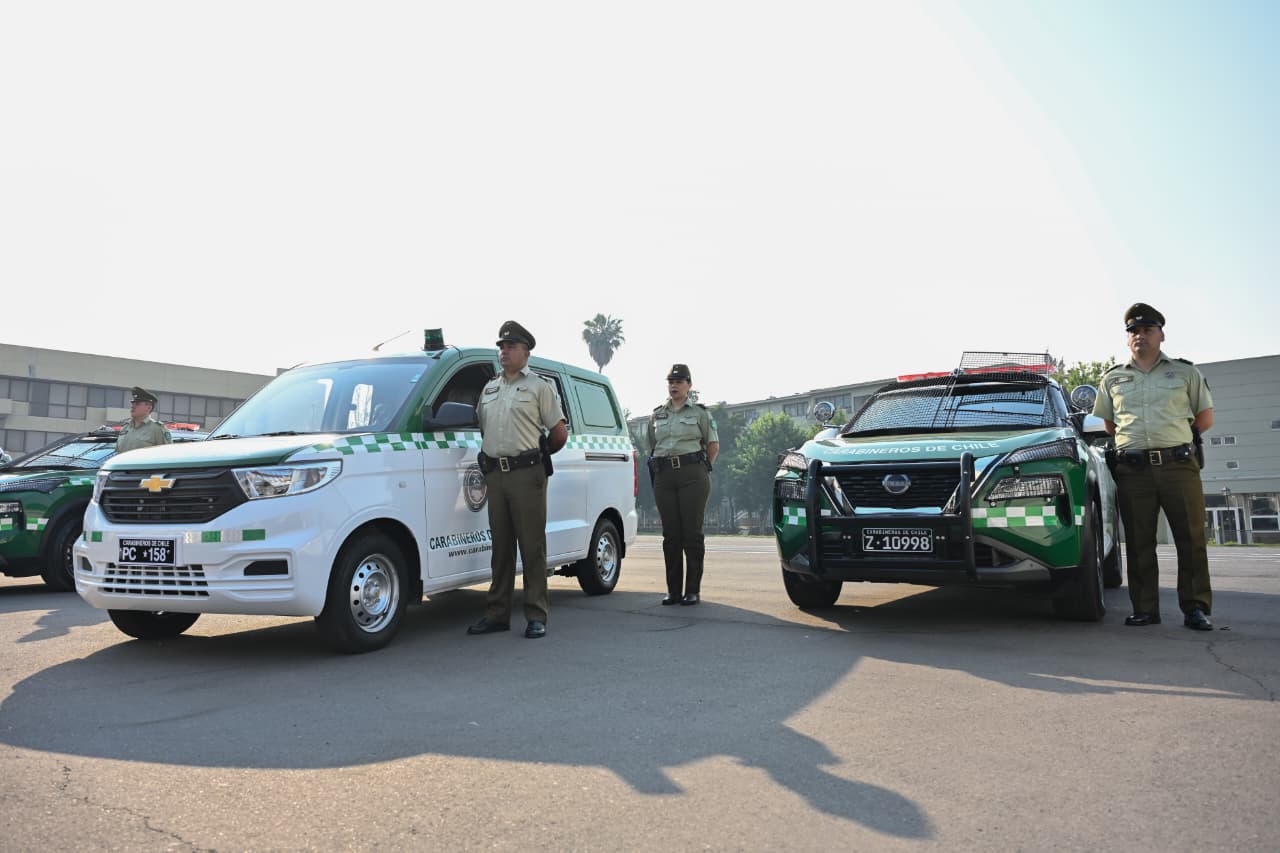 Gobierno entregó nuevos 127 vehículos y motos policiales a Carabineros