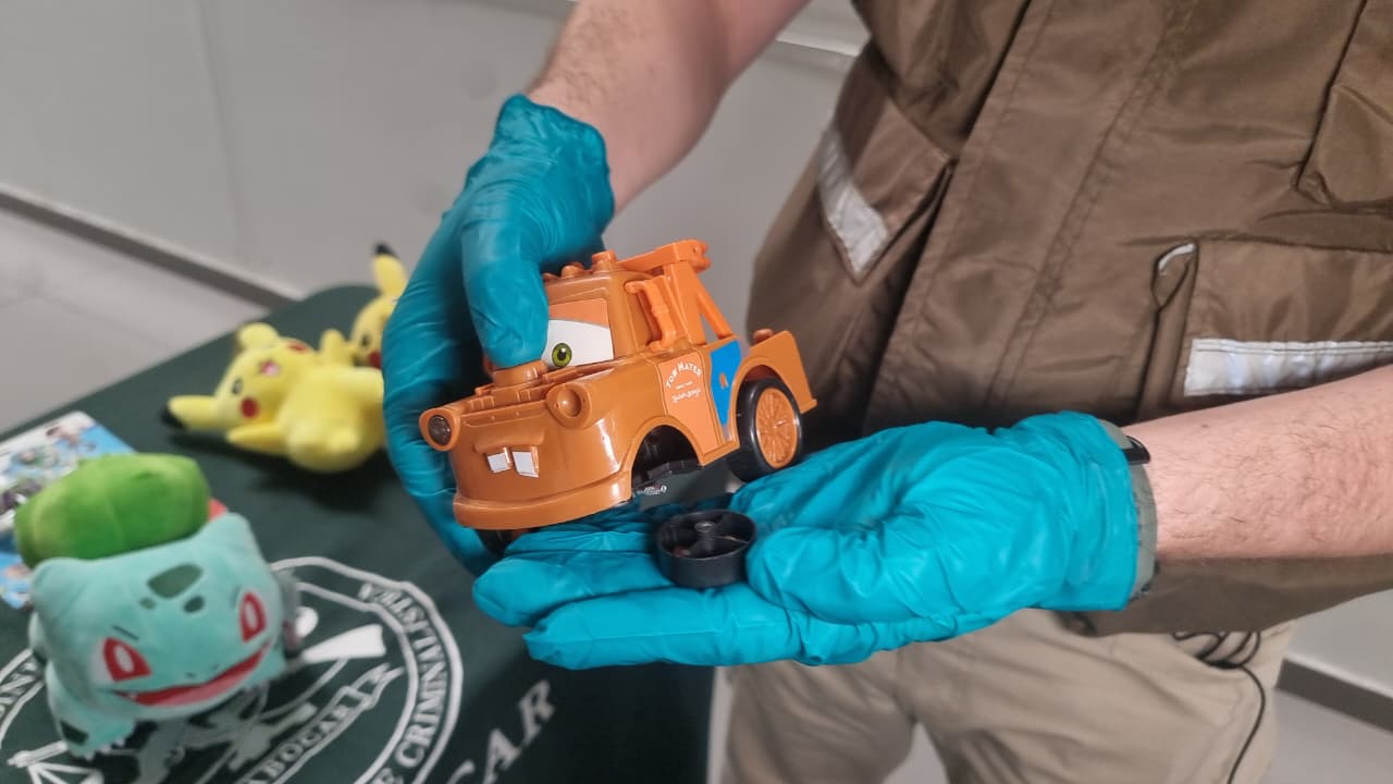 Carabineros advierte sobre graves riesgos a la salud por compra de juguetes en el comercio ilegal
