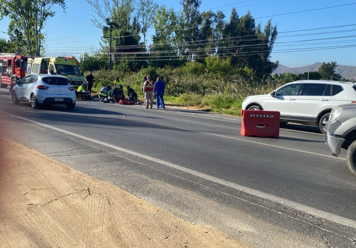 Grave ciclista involucrado en accidente de tránsito en sector Lomas de Melipilla