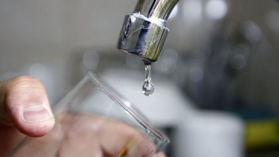 Aguas Andinas anuncia corte preventivo de agua que afectará a un sector de Melipilla este martes