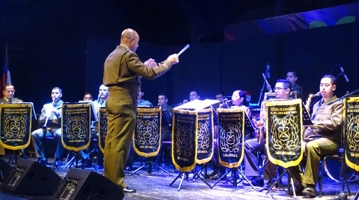 Bomberos de Talagante recibe la Navidad con concierto y caravana