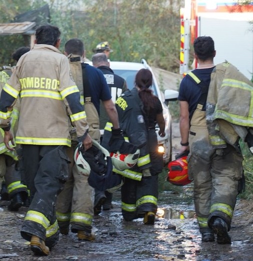 Incendio en campamento de Talagante deja un fallecido y reabre debate sobre vulnerabilidad habitacional