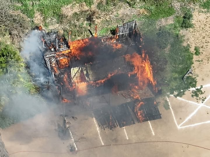 Sospechan intencionalidad en incendio que destruyó antigua casona en fundo de El Monte