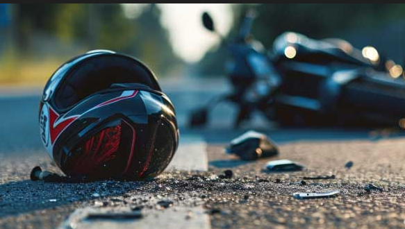 Accidente en cruce Pomaire deja a joven motorista herido