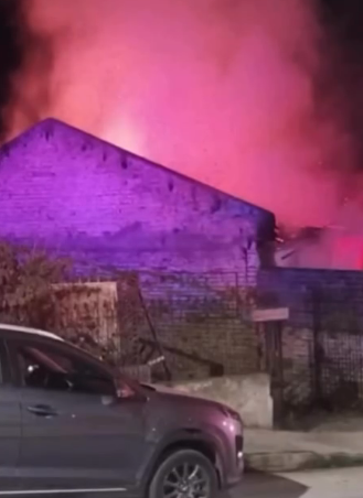 En Cartagena, delincuentes maniataron a familia y queman vivienda con mujer de 73 años en su interior