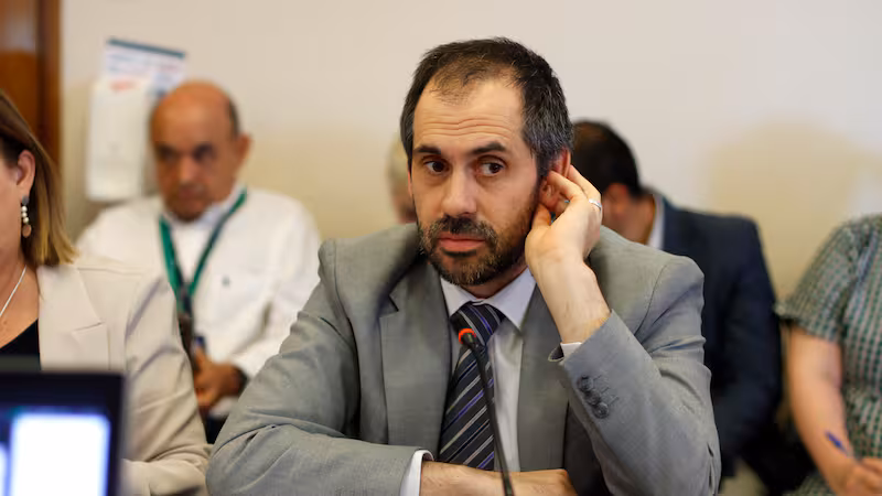 Ministro de Hacienda defiende gestión tras nuevo déficit fiscal en 2025