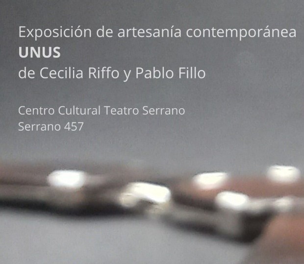 Teatro Serrano acoge exposición de alfarería y platería de alto nivel